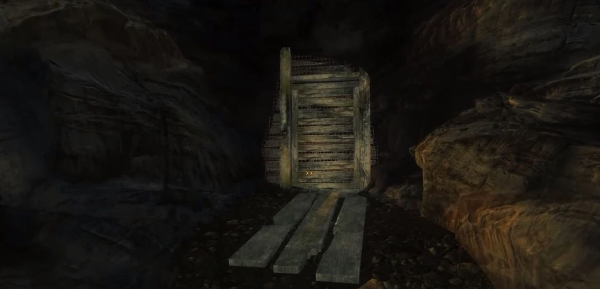 [Fallout: New Vegas] На скриншоте: Покосившаяся деревянная дверь в Убежище 11.
